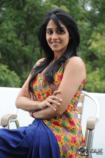 Regina-Cassandra-at-Pilla-Nuvvu-Leni-Jeevitham-Press-Meet